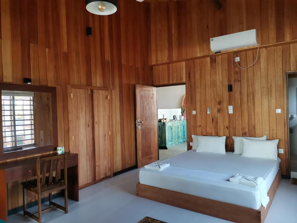 Mountain Wave Hotel And Surfshop Hikkaduwa Bagian luar foto