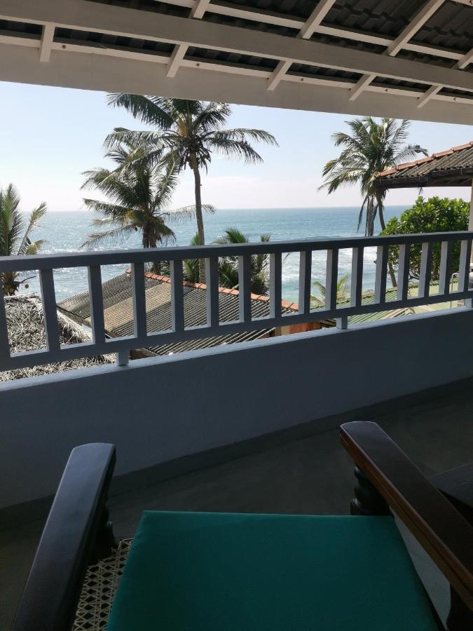 Mountain Wave Hotel And Surfshop Hikkaduwa Bagian luar foto