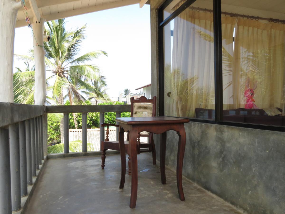Mountain Wave Hotel And Surfshop Hikkaduwa Bagian luar foto
