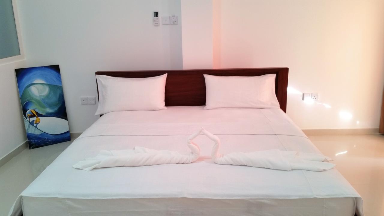 Mountain Wave Hotel And Surfshop Hikkaduwa Bagian luar foto