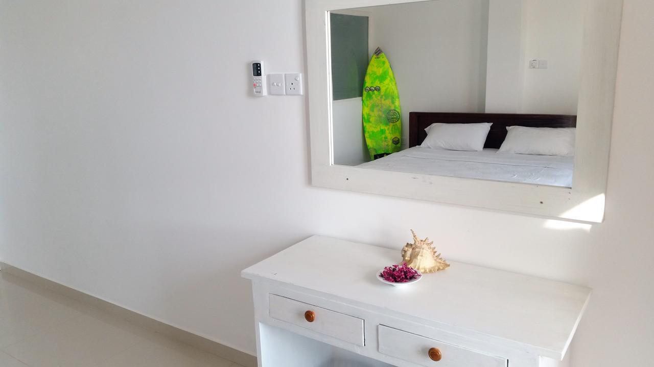Mountain Wave Hotel And Surfshop Hikkaduwa Bagian luar foto