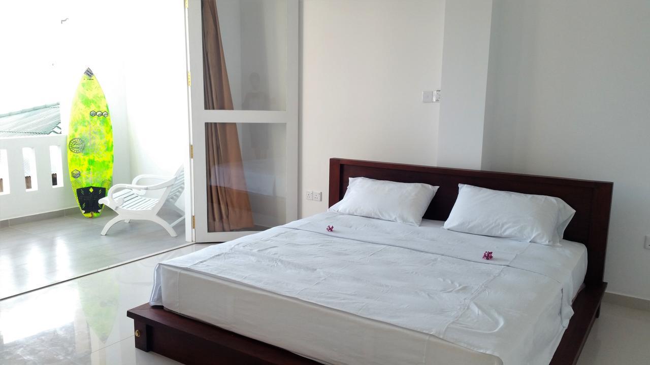 Mountain Wave Hotel And Surfshop Hikkaduwa Bagian luar foto