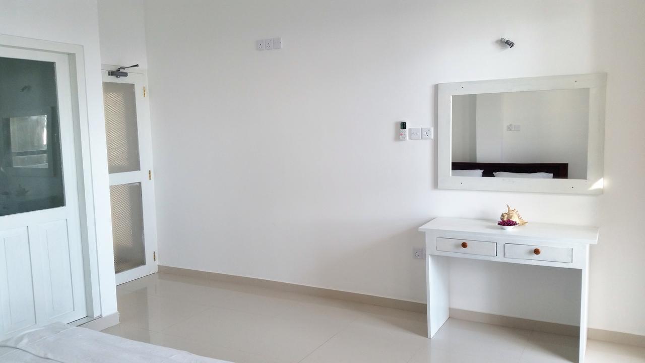 Mountain Wave Hotel And Surfshop Hikkaduwa Bagian luar foto