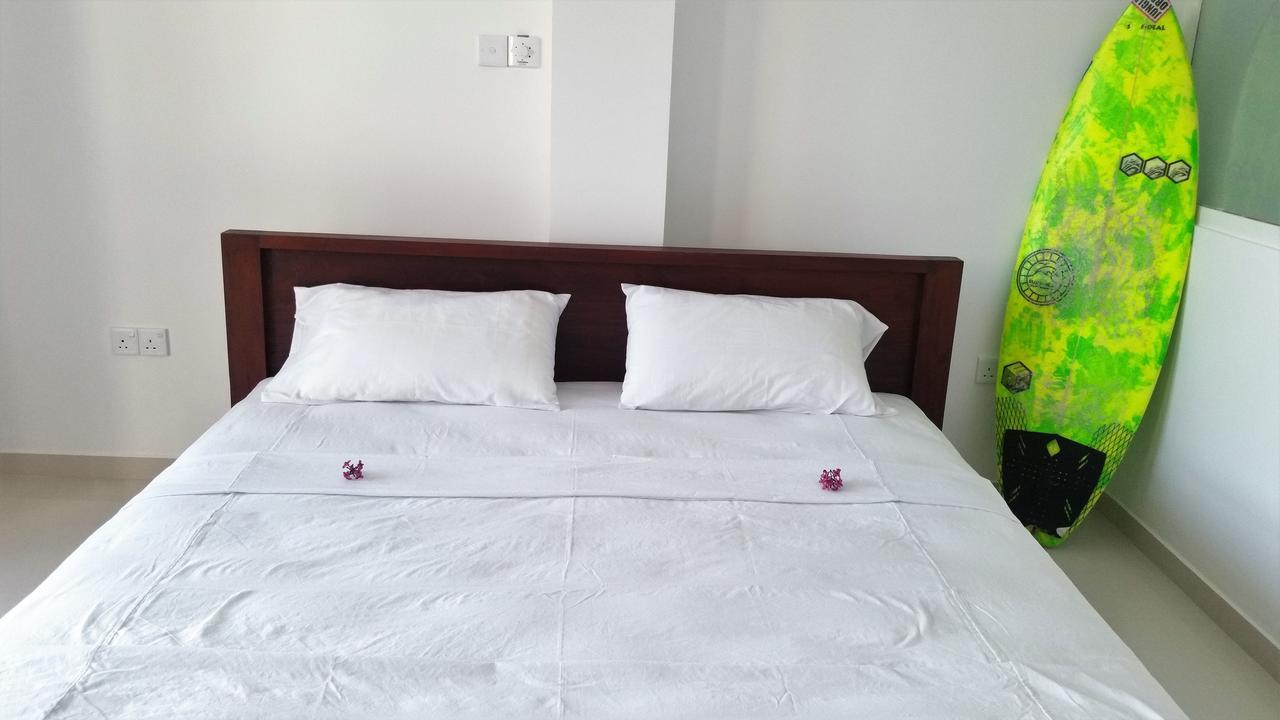 Mountain Wave Hotel And Surfshop Hikkaduwa Bagian luar foto
