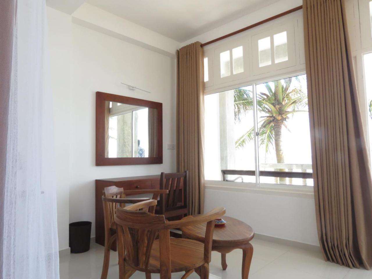 Mountain Wave Hotel And Surfshop Hikkaduwa Bagian luar foto